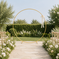 Arche circulaire dorée pour cérémonie de mariage avec design ouvert pour drapage de tissus, zones photo et réceptions