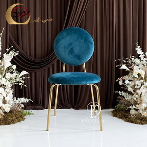 Chaise d'hôtel en velours vert sarcelle à dossier rond et pieds dorés – Mobilier d'intérieur contemporain et moderne au design stable - Product Image 1