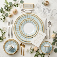 Assiettes à dîner en porcelaine rayées géométriques bleu clair, vaisselle de table pour hôtel, restaurant, mariage, bordure dorée, vaisselle en céramique