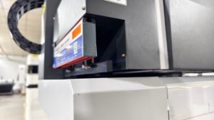 Imprimante jet d'encre UV à plat automatique 1250 mm avec caméra CCD, haute vitesse, usage industriel pour métal, cuir, verre - Product Image 4