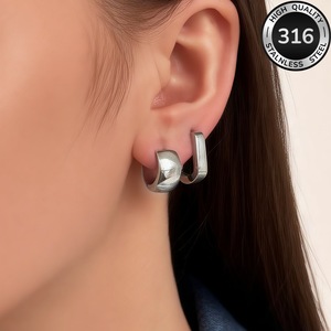 Dos pares de aretes de aro anchos de acero de titanio chapados en oro, aretes circulares de alto brillo con efecto espejo, estilo INS transfronterizo. - Product Image 2