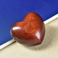 Pendentif DIY en bois de rose et bois de santal gravé en forme de cœur, inspiré de l'Art Déco, pour accessoires de couple et décoration artistique