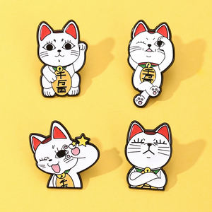Niedlicher, verspielter Glückskatzen-Anstecker aus Zinklegierung mit UV-Druck, kreatives Glücksbringer-Accessoire, Geschenk für Großbestellungen und Großhändler - Product Image 5