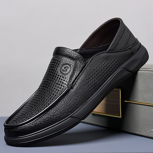 Mocassins en cuir noir perforés pour hommes, respirants, à enfiler, décontractés et habillés, légers, à semelle épaisse, pour le travail et l'été - Product Image 1