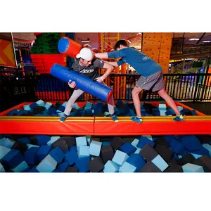Battle Beam Indoor Soft Play Center Schaum grube Gladiate Bridge Bereich im Trampolin Park
