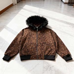 Sudadera con capucha unisex de invierno estilo streetwear americano, cortavientos y cálida, con cuello de piel, diseño personalizado con estampado de leopardo, cremallera y corte oversize. - Product Image 1