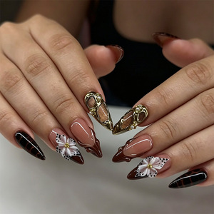 Faux ongles Y2K Hot Girl, forme amande, base nude, décorations 3D fleurs et strass, prêts à poser, pour manucure DIY - Product Image 1