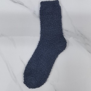 Calzini Morbidi in Pile Corallo per Tenere Caldi i Piedi in Inverno, Colore Unito Bianco e Nero, Versatili Calzini Natalizi - Product Image 3