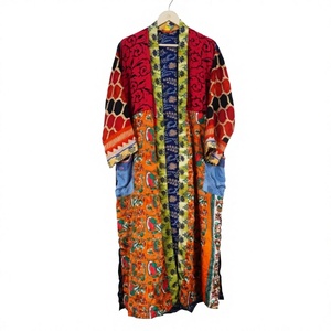 Kimono de Seda Satinada Hecho a Mano en India para Mujer, Ropa de Dormir Sexy y Modesta, Ropa Casual de Playa y Salón, Diseño Tradicional con Parches Florales - Product Image 1