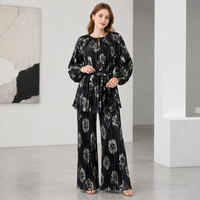 Ensemble deux pièces plissé Miyake élégant pour femme : Tunique longue à imprimé floral artistique et pantalon large, idéal pour les tenues de villégiature et le quotidien