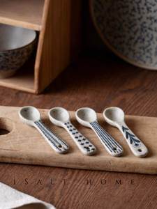 Cuillères à dessert et à soupe en céramique bleu et blanc peintes à la main, petite taille pour usage domestique, design créatif et unique - Product Image 1