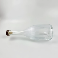 Bouteille de whisky en verre personnalisée en gros, forme sur mesure, 750 ml, 500 ml avec bouchon en verre, articles de bar haut de gamme, approvisionnement en gros