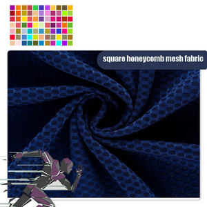 Vente en gros de tissu maillé carré léger en nid d'abeille 140gsm 100% polyester à séchage rapide évacuation de l'humidité sport course personnalisée - Product Image 2