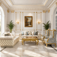 Ensemble de fauteuils d'appoint dorés avec table d'appoint à plateau en marbre pour salon de villa ou chambre à coucher