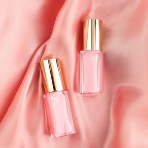 Brillo Labial Hidratante con Color Rosa, No Pegajoso, Voluminizador, con Tapa Dorada, Marca Privada, Nuevo - Product Image 1