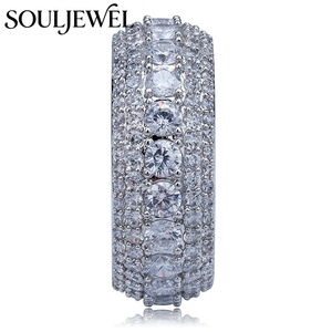 Anillo Souljewel Iced Out Eternity Band <span class=keywords><strong>de</strong></span> 5 Filas con Circonitas Pavé, Estilo Hip Hop para Hombre y Mujer, Chapado en Oro <span class=keywords><strong>de</strong></span> 14K, Accesorio <span class=keywords><strong>de</strong></span> Lujo para Streetwear - Product Image 3