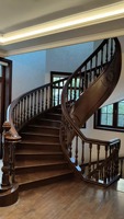 Guangdong Foshan Luxury Villa House Escaliers en hêtre Conception de mains courantes en bois massif haut de gamme Escalier Mable personnalisé