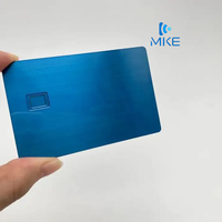 Cartes bancaires en acier inoxydable avec design gravé, impression par gravure, finition brossée bleue durable et fente