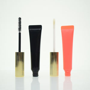 Tubo Cosmético de Plástico Negro y Dorado de Lujo con Tapa de Rosca |   Empaque Minimalista para Brillo Labial, Rímel y Sombra de Ojos - Product Image 6