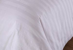 Parure <span class=keywords><strong>de</strong></span> lit <span class=keywords><strong>et</strong></span> <span class=keywords><strong>housse</strong></span> <span class=keywords><strong>de</strong></span> <span class=keywords><strong>couette</strong></span> en satin rayé <span class=keywords><strong>blanc</strong></span> pur pour hôtel, maison d'hôtes <span class=keywords><strong>et</strong></span> dortoir - Product Image 4