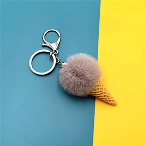 Porte-clés promotionnel personnalisé en fausse fourrure, boule de glace mignonne, pendentif de sac en peluche Kawaii en forme de cône de glace - Product Image 2