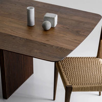 Table à manger en bois naturel de forme carrée de conception moderne de luxe, table à manger familiale italienne de luxe pour 8 personnes
