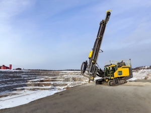 Epiroc SmartROC D65 rupsvoertuig, volledig hydraulische boorinstallatie voor mijnbouw met geïntegreerde DTH-boor voor de mijnbouw van cementgrondstoffen - Product Image 4