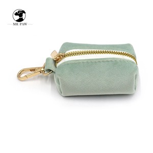 Collier pour chien en velours doux écologique, laisse en polyester couleur sauge, porte-sac à déjections canines doré tendance, DEM/DOM disponible - Product Image 6
