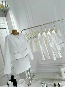 Conjunto de Falda y Chaleco de Tweed Blanco con Cuello Adornado con Cristales, Conjunto de Minifalda, Cuello Redondo, Manga Larga, Mezcla de Poliéster, Tejido Transpirable - Product Image 3