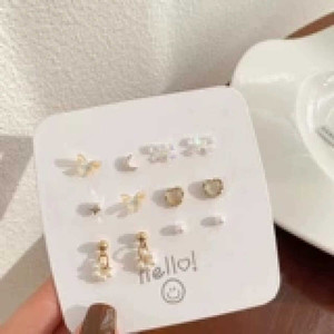 Gran oferta, pendientes minimalistas de lujo con Clip de Luna y estrella Vintage para mujer para bodas disponibles al por mayor - Product Image 1