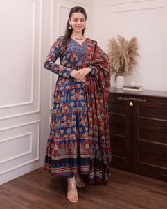 Élégant ensemble de costumes en pur coton Anarkali de style indien et pakistanais, idéal pour les mariages et toutes les occasions spéciales - Product Image 5