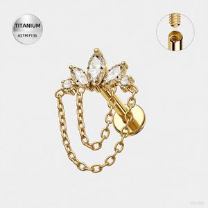 Pendiente <span class=keywords><strong>de</strong></span> <span class=keywords><strong>Titanio</strong></span> Toposh F136 Clásico con Cadena Colgante y Circonita Transparente, para Hélice, Cartílago, Labret y Concha, con Parte Trasera Plana - Product Image 3