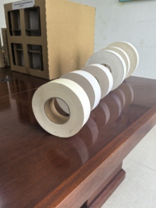 Ruban adhésif blanc haute résistance à la déchirure de 145 g <span class=keywords><strong>pour</strong></span> la fabrication de ruban de jointoiement <span class=keywords><strong>pour</strong></span> cloisons sèches, ruban de protection <span class=keywords><strong>pour</strong></span> les <span class=keywords><strong>joints</strong></span> de cloisons sèches - Product Image 2