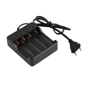 Caricabatterie 3.7V 18650 batteria intelligente 4.2V 4 slot carica linea cablata per torcia elettrica 4X 18650 batterie agli ioni di litio ricarica