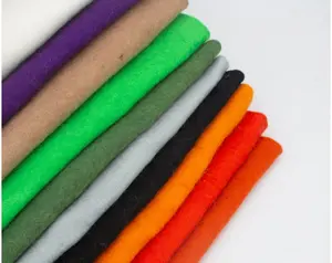 Rouleaux de feutre de tissu de polyester de taille personnalisée de n'importe quelle couleur technologie de poinçonnage d'aiguille Pp/pet Rouleaux de tissu de feutre de polypropylène non tissé
