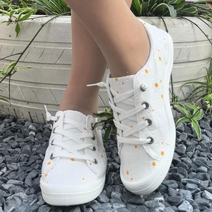 Nuove Scarpe da Donna in Tela Primavera 2026, Eleganti e Dolci, con Stampa Floreale e Fragole, Allacciate, Casual e Comode per Camminare - Product Image 4