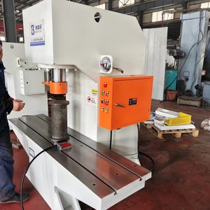 Prensa Hidráulica Borreno de Columna Única Tipo C 100T con Control Automático y Manual, Botón de Pedal y Mesa Grande para Enderezado - Product Image 4