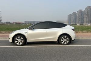 รถยนต์เทสล่า รุ่น Y ปี <span class=keywords><strong>2022</strong></span> ขับเคลื่อนล้อหลัง ระบบไฟฟ้าล้วน ระยะทางวิ่ง 525 กม. แบตเตอรี่ 60 กิโลวัตต์ชั่วโมง กำลังไฟ 220 กิโลวัตต์ พวงมาลัยพาวเวอร์ ขับขวา รถ SUV สีภายนอกขาว - Product Image 4