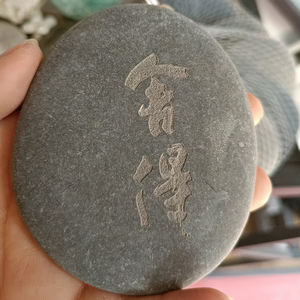 Vente en gros de galets peints à la main de la marque GCZ, ovales, plats, multicolores, créatifs, graffiti, art original sur pierre, pour aménagement paysager en DIY - Product Image 4