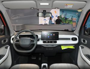 GEELY Panda mini 120km Juegos asiáticos Rango de crucero Vehículos de nueva energía Mini coche eléctrico usado para adultos Geely Panda precio compacto - Product Image 5