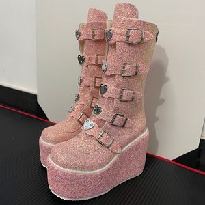 Stivali da Donna in Pelle <span class=keywords><strong>con</strong></span> <span class=keywords><strong>Zeppa</strong></span> e Fibbia <span class=keywords><strong>a</strong></span> Cintura, Nuova Collezione Autunno Inverno 2021, <span class=keywords><strong>con</strong></span> Amore in Metallo, Paillettes e Taglie Forti - Product Image 3