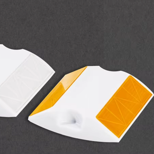 Piquets routiers réfléchissants en plastique - Product Image 1