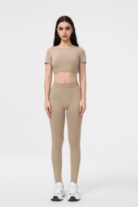 Set Yoga 2 Pezzi: Top Corto Girocollo e Leggings a Vita Alta a Tutta Lunghezza, Senza Cuciture, in Spandex e Poliestere - Product Image 1