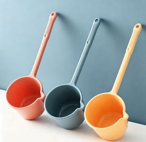 Cuchara de agua de plástico duradero de grado alimenticio con mango largo, cuchara multiusos <span class=keywords><strong>para</strong></span> champú de bebé, cuchara gruesa <span class=keywords><strong>para</strong></span> agua de cocina - Product Image 1