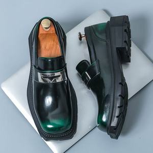 Chaussures en cuir de conception de niche pour hommes, chaussures formelles brillantes décontractées à la mode en cuir verni à un pied - Product Image 4