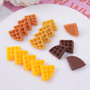 Plastic Mini 1/4 Waffle <b>Triangle</b> Biscuit Play Food Props Miniature Toys DIY Dessert Cake Accessories 2cm Checkered Biscuits - Product Image 1