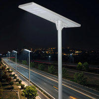 Ventilateur d'éclairage public solaire à LED avec batterie LiFePO4 étanche IP66, capteur de mouvement et télécommande