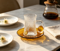 Ensemble de tasses à café en verre borosilicate martelé, forme sablier texturée, avec poignée boule ambrée et soucoupe assortie pour le thé