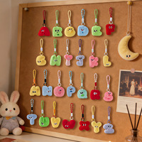 Porte-clés en peluche de dessin animé avec 26 lettres et cordon, pendentif pour sac d'école pour enfants, cadeau pour étudiants