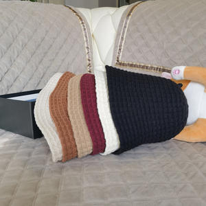 Nouveau chapeau de bassin de petite grille pour femmes d'automne et d'hiver couleur bloquée chapeau de pêcheur épaissi et polyvalent chapeau de seau chaud - Product Image 3